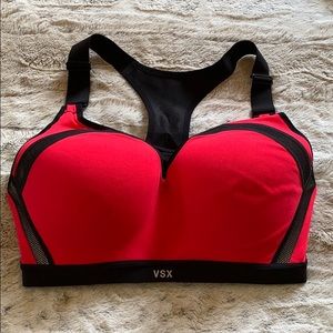 VICTORIA’S SECRET VSX The Standout Sports Bra